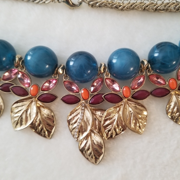 Statment Necklace - Picture 3 of 7